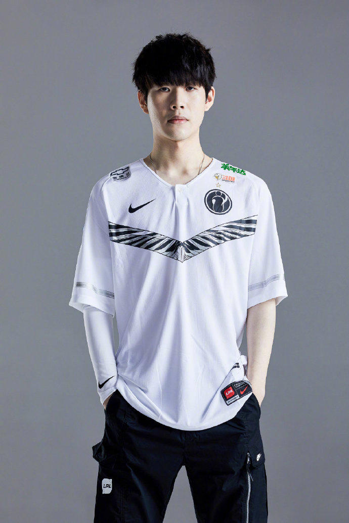 WBGvsLNG首发名单：Tarzan决战老东家！Xiaohu大战Scout