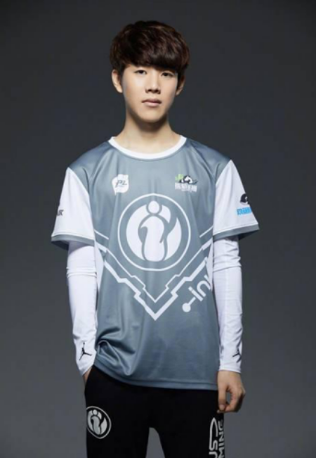 Spirit , Liquid, 和 Virtus.pro 晋级 BLAST Bounty Fall 2025 LAN 阶段