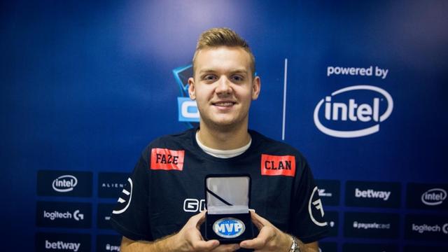 XYG晋级季后赛，成都AG遗憾掉入A组